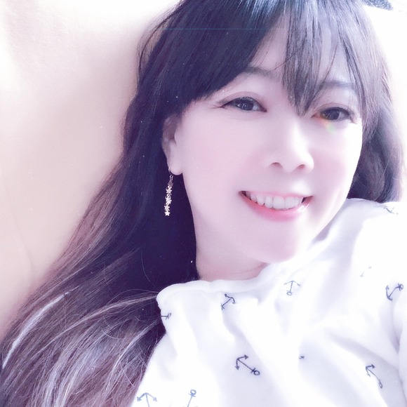 Profile Picture of Kimberly Iwamoto (@kimiwamoto) on Poshmark