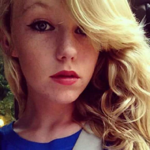 Profile Picture of Julie Higdon (@jhigdon39) on Poshmark