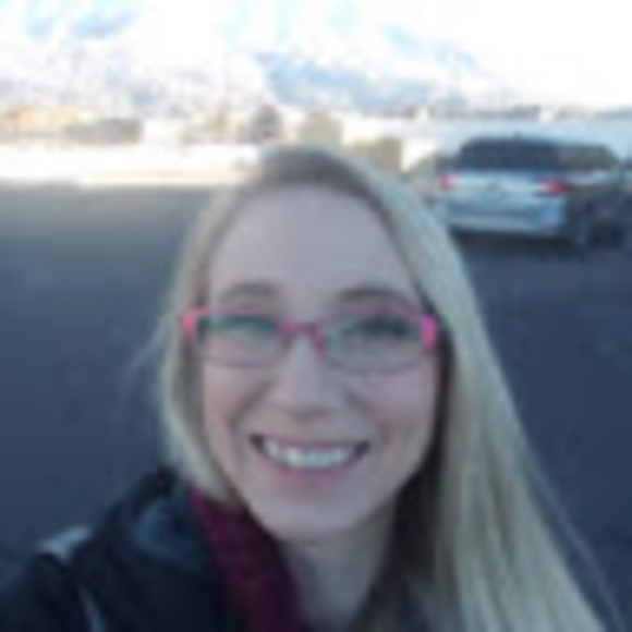 Profile Picture of Ariel Dunn (@andunn28) on Poshmark