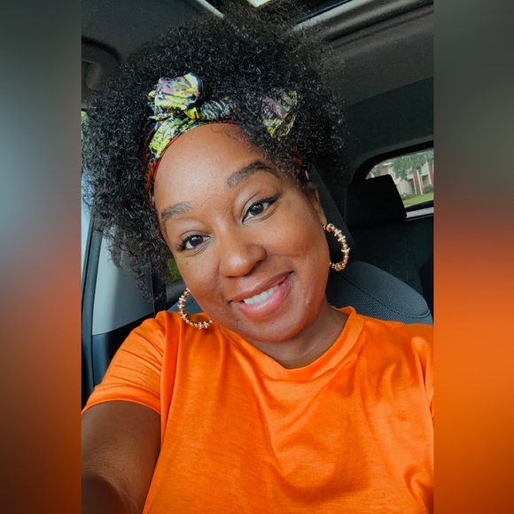 Profile Picture of Shauna Hannon (@shaunamjay) on Poshmark