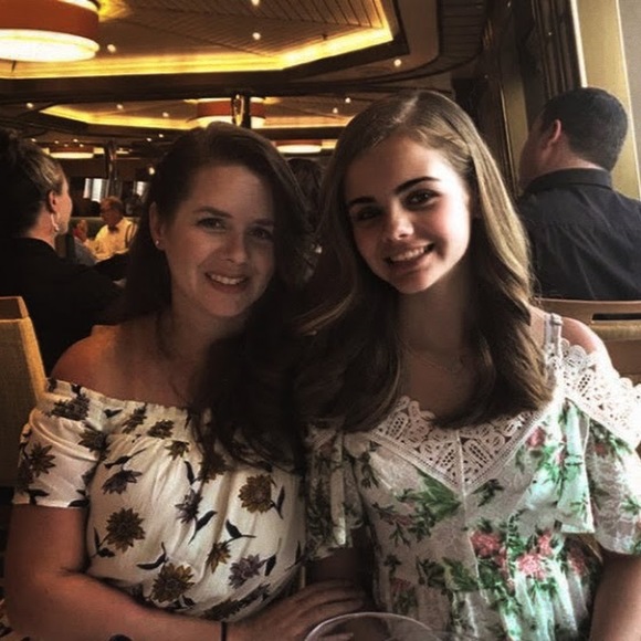 Profile Picture of Gracie Hammen (@gracierae717) on Poshmark