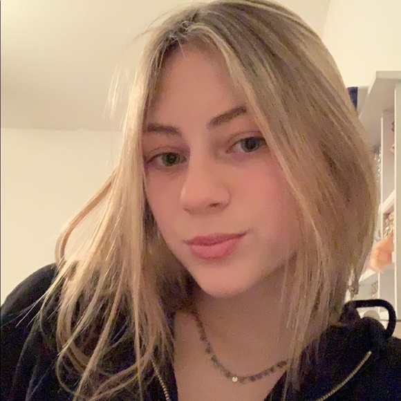 Profile Picture of Rylee Thrunk (@ryleethrunk) on Poshmark
