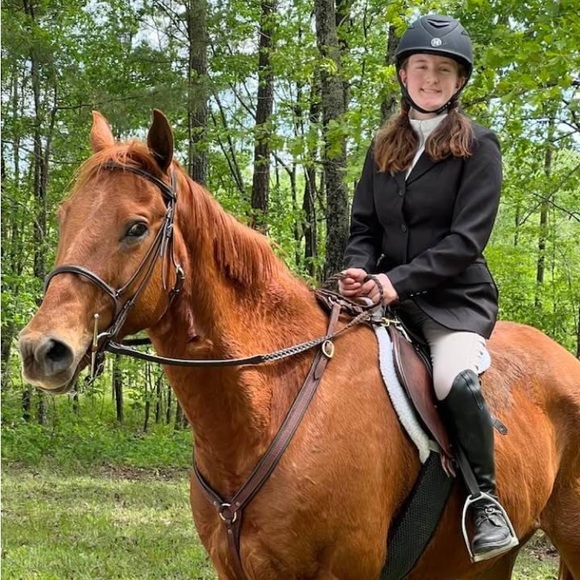 Profile Picture of Mercedes Blansit (@blansitmercedes) on Poshmark