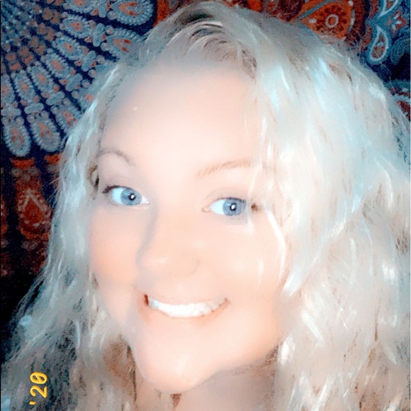 Peyton Fenner - Poshmark Profile Picture of Peyton Fenner (@peytxon1208) on Poshmark