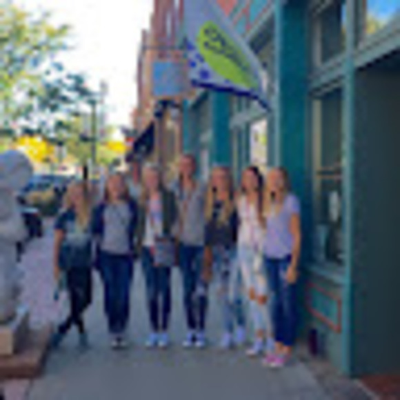 Profile Picture of Gabrielle Engbarth (@engbarth23) on Poshmark