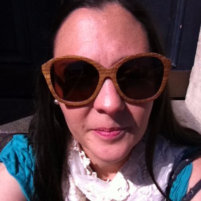 Profile Picture of Lisa Sutherland (@lisapolkadots) on Twitter