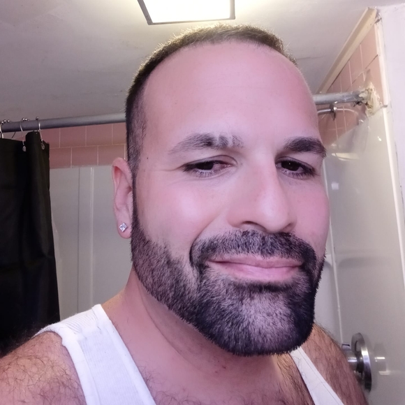 Profile Picture of Danny Griffiths (@dgriffe81) on Poshmark