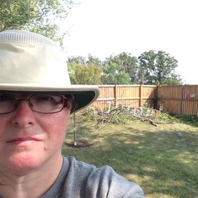 Profile Picture of Melanie Hobbs (@Mellyhobbit) on Twitter