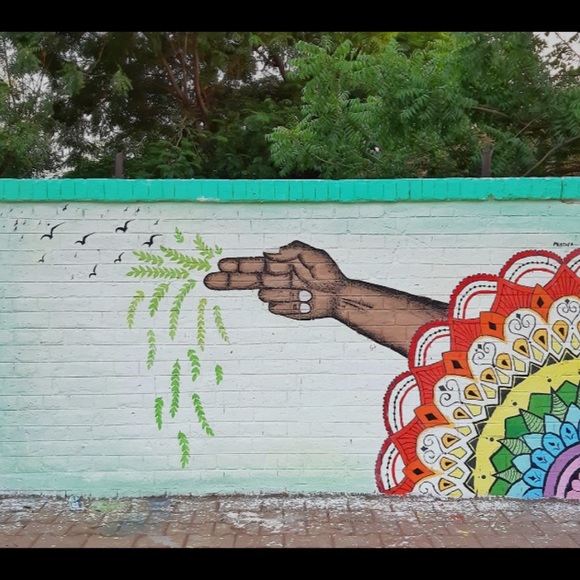 Profile Picture of Noon Eltom (@nooneltom) on Poshmark