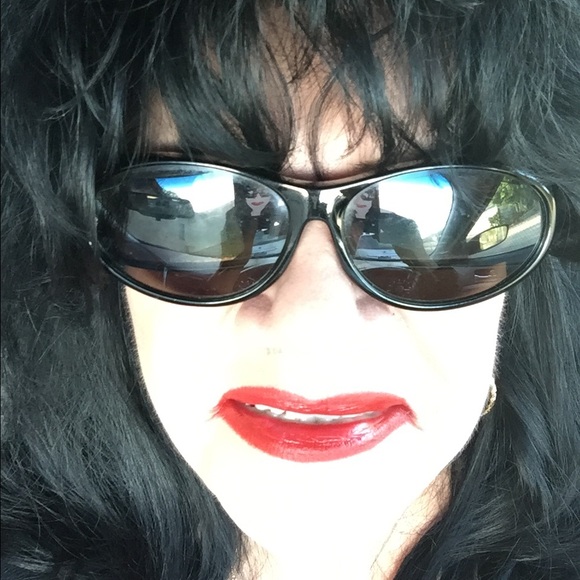 Profile Picture of Nellie Onsurez (@onsurez) on Poshmark