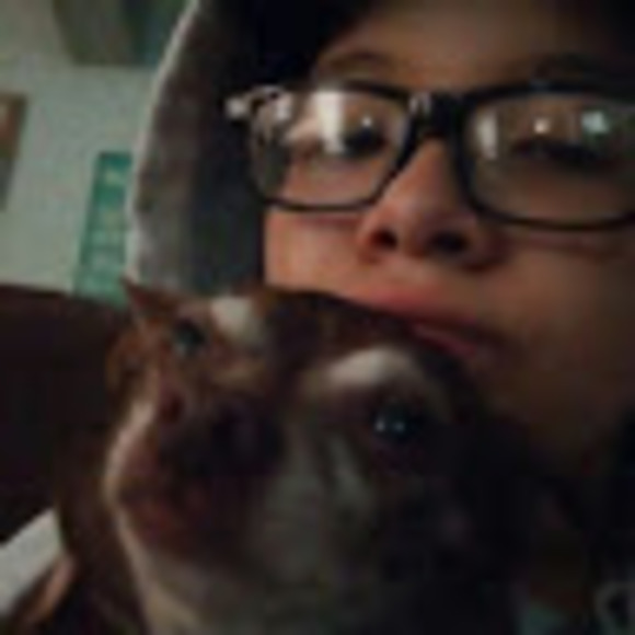 Profile Picture of Pineapple Macaron (@aspen_2003378) on Poshmark