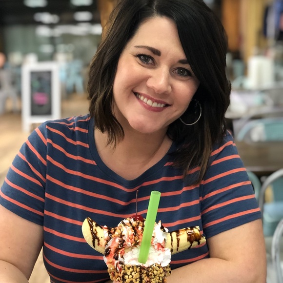 Profile Picture of Leslie Vickers (@lesliev357) on Poshmark