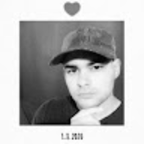 Profile Picture of Clad Cladimic (@cladimic) on Poshmark