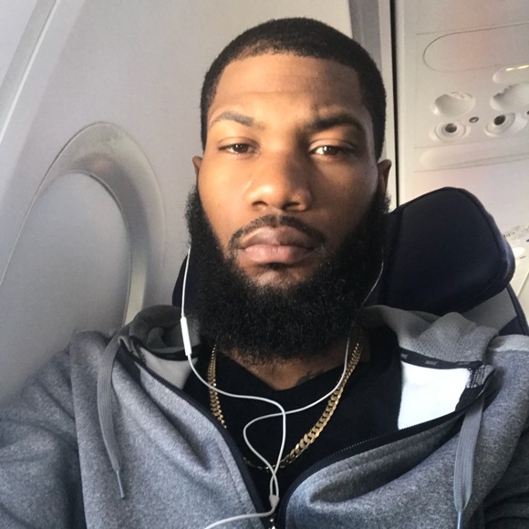 Quinn Jones - Poshmark Profile Picture of Quinn Jones (@quinn7733) on Poshmark