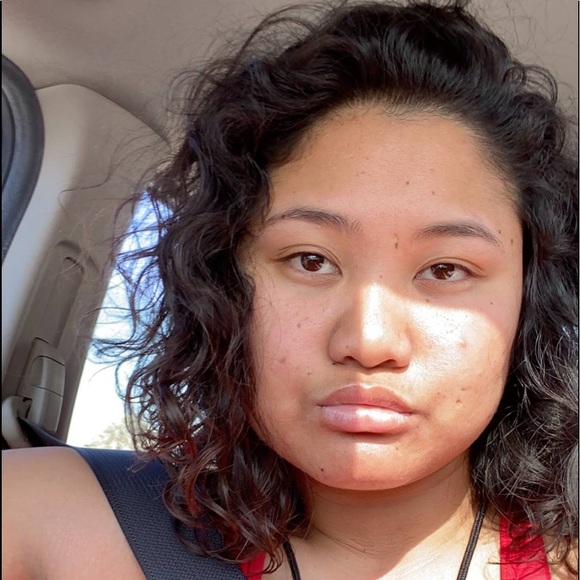 Profile Picture of Aria Dumaplin (@cheyaria) on Poshmark