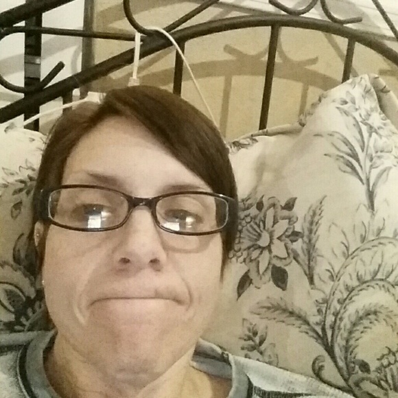 Profile Picture of Stacy Ringwood (@stacymringwood) on Poshmark