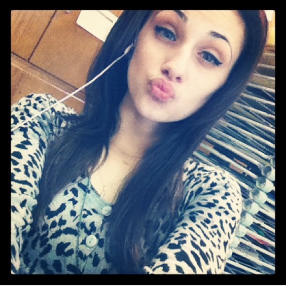 Profile Picture of Katrina Manena (@trinamanena) on Poshmark