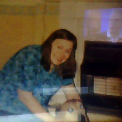 Profile Picture of Lisa Chatterton (@10drive) on Twitter