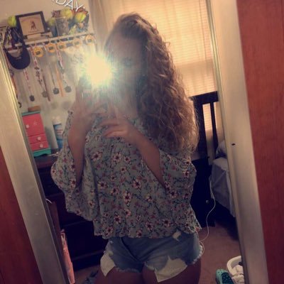 Profile Picture of Lindsay Modar (@linds_modar) on Twitter