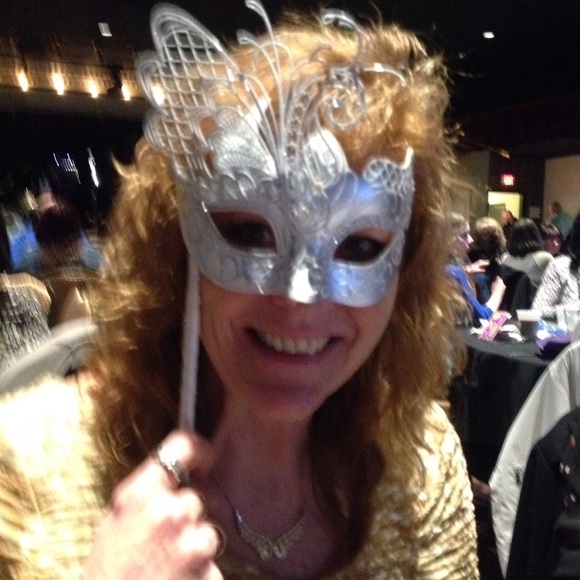 Profile Picture of Pamela Petrusic (@pamstylin) on Poshmark