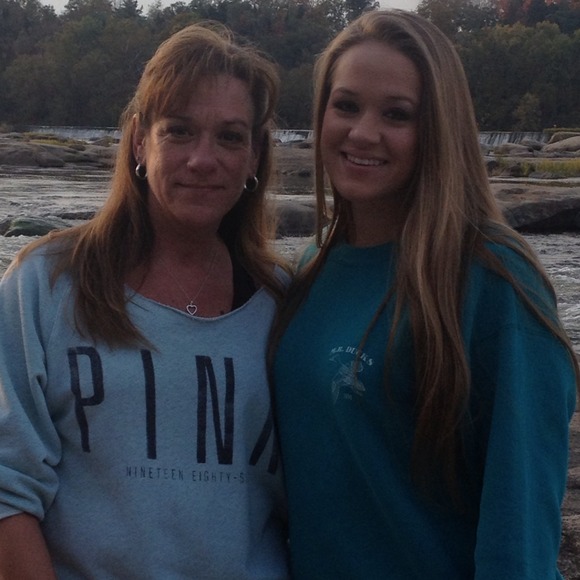 Profile Picture of Kim Knill (@kknill) on Poshmark