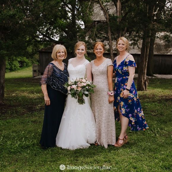 Profile Picture of Gwen Crawford (@pengwen76) on Poshmark