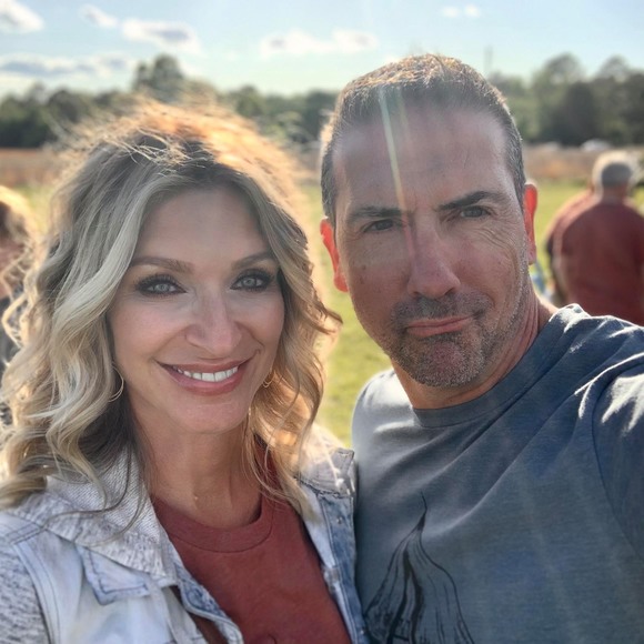 Profile Picture of Lori Glaze (@lbooth1422) on Poshmark