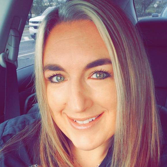 Profile Picture of Shelly Patterson (@shelrae00) on Poshmark