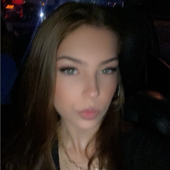 Profile Picture of Rylee Selph (@ryselph9) on Poshmark