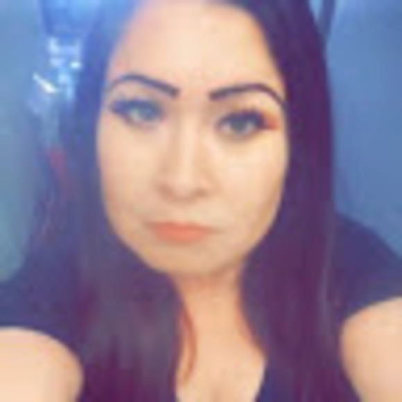 Profile Picture of Crystal Escobar (@crystalescob216) on Poshmark