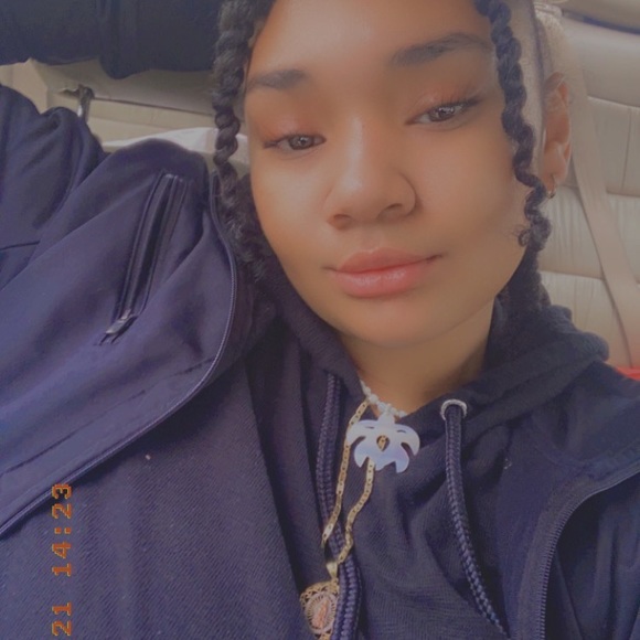 Profile Picture of Daija Malabed (@daijamonet618) on Poshmark