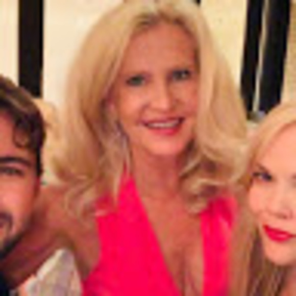 Profile Picture of Gigi Roberts (@atltravelarts) on Poshmark