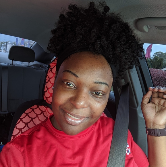 Profile Picture of Andrea Easley (@drea20071983) on Poshmark