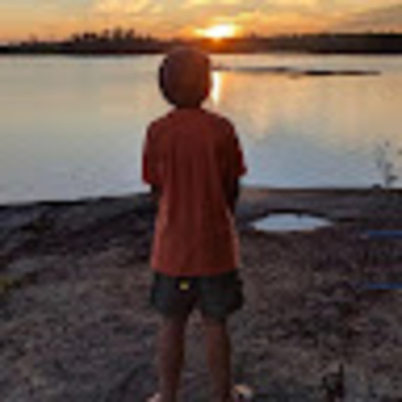 Profile Picture of Jonah Eeten (@jonaheeten) on Poshmark