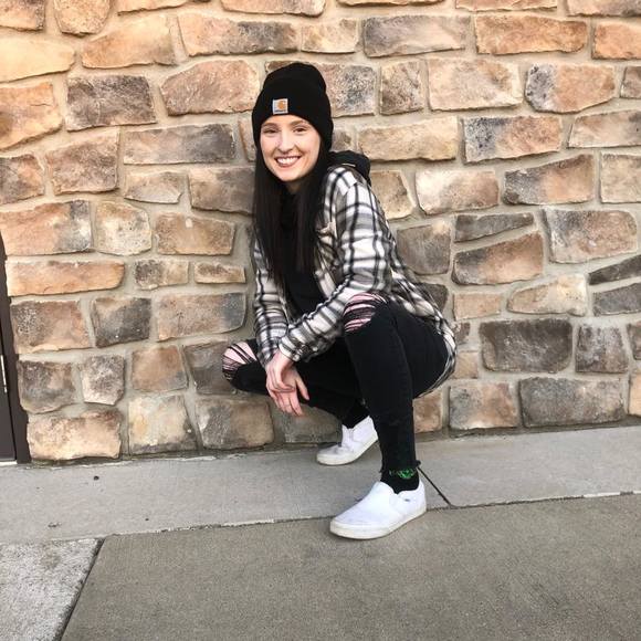 Profile Picture of Bree Broecker (@breebroecker) on Poshmark
