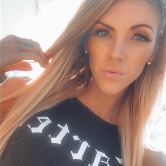 Profile Picture of Jess Graham (@jess_taylorr601) on Poshmark