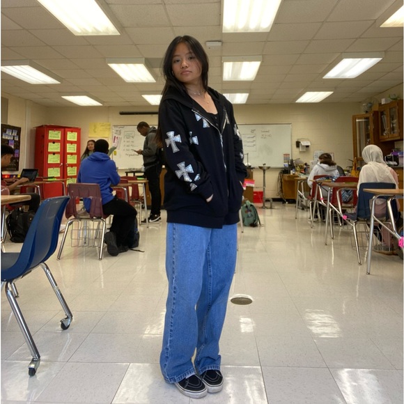 Profile Picture of Taweh Moo (@taweh7) on Poshmark