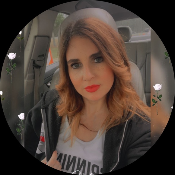 Profile Picture of Amy Enloe (@amyenloe223) on Poshmark
