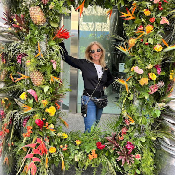 Profile Picture of Cheryl Newburgh (@cherylnewburgh) on Poshmark