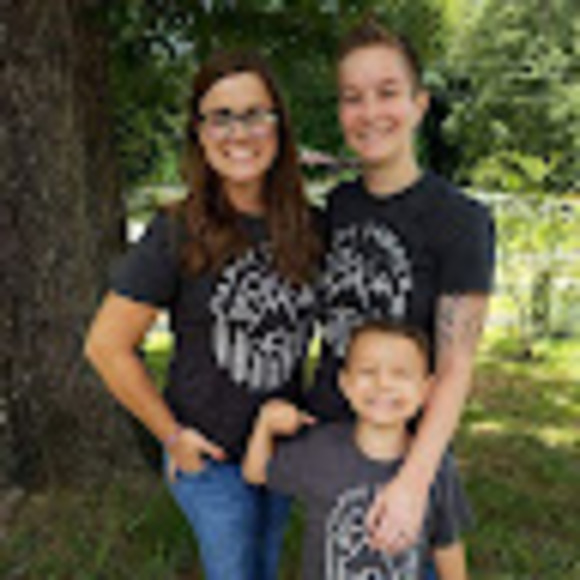 Profile Picture of Cassandra Lilly-baldwin (@sunshinereign20) on Poshmark