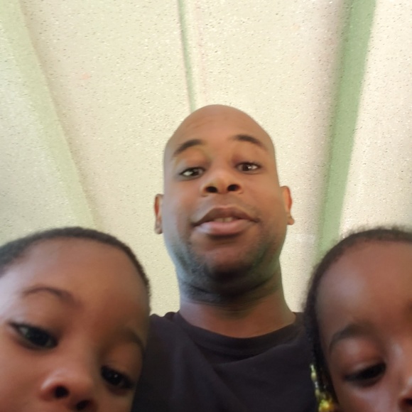 Profile Picture of Errol Reid (@jayweed55) on Poshmark