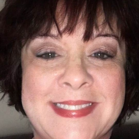 Profile Picture of Janet Winders (@jlwinders) on Poshmark