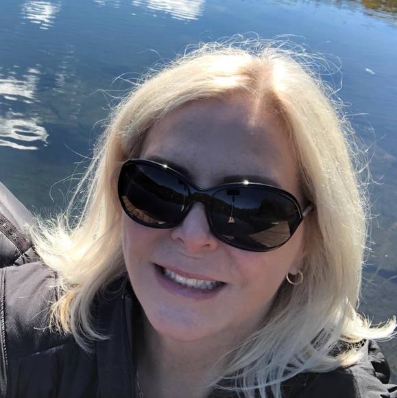 Profile Picture of Carole Napert (@carolenapert) on Poshmark