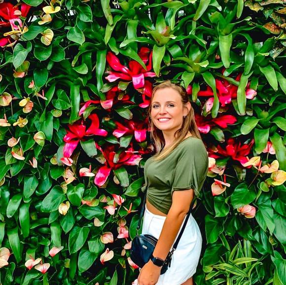 Profile Picture of Olivia Wheet (@oliviawheeet) on Poshmark