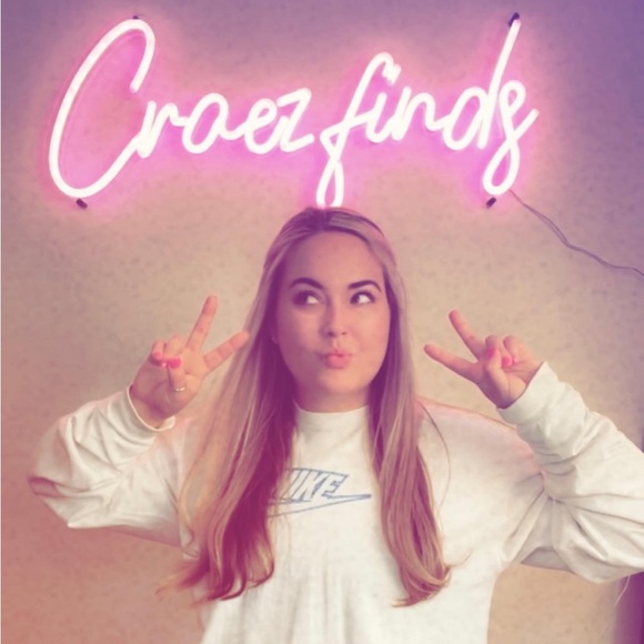 Carli Desborough - Poshmark Profile Picture of Carli Desborough (@carliraee) on Poshmark