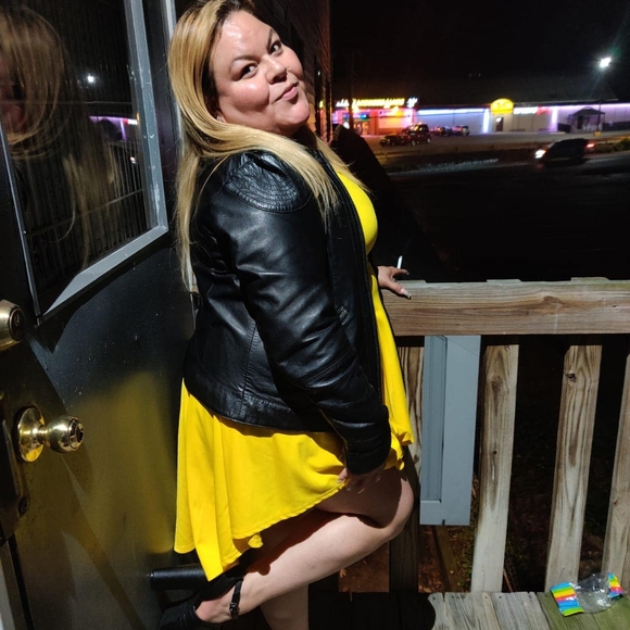 Profile Picture of Sonia Michaca (@losperros1122) on Poshmark