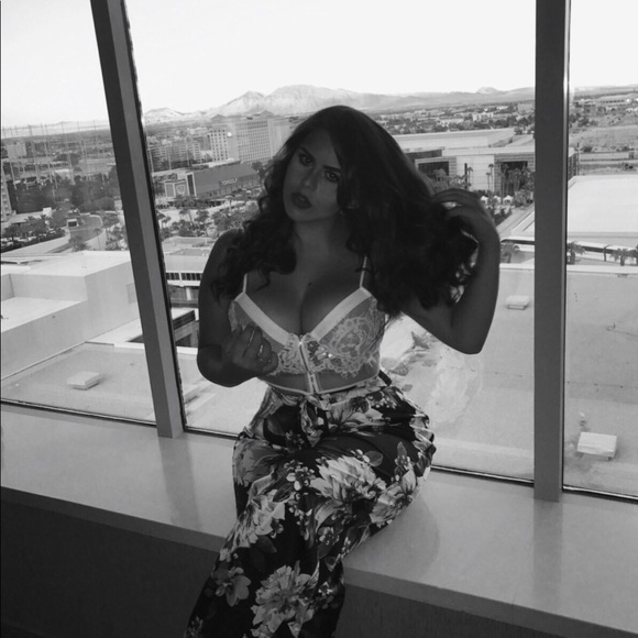 Profile Picture of Jazmine Vladic (@jazminevladic) on Poshmark