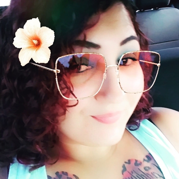 Profile Picture of Marcelina Farone (@marcelina9113) on Poshmark