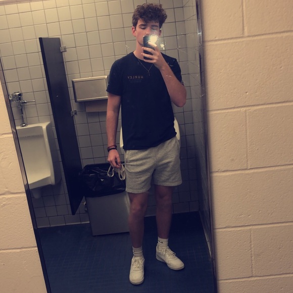 Profile Picture of Nathan Schwerdtfeger (@s10866994) on Poshmark
