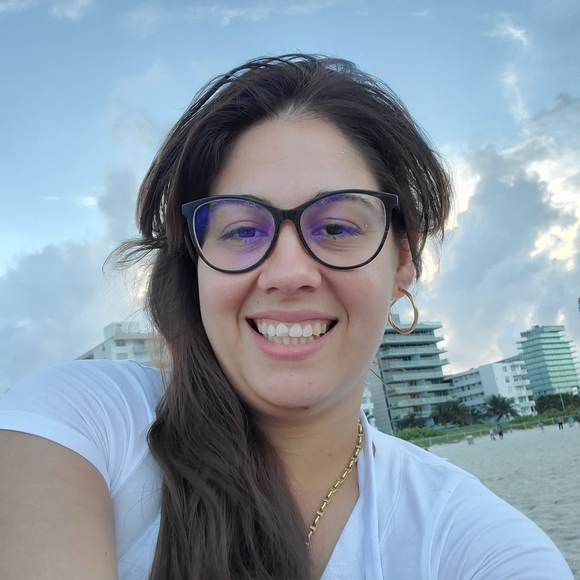 Profile Picture of Naila Garcell (@nailagarcell) on Poshmark